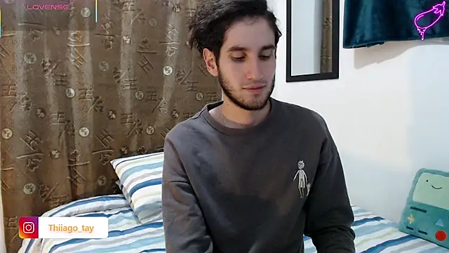 Snapshot of Thhiago_tay chatting on October 2, 4:52 am Thhiago tay online show from October 2, 4:52 am