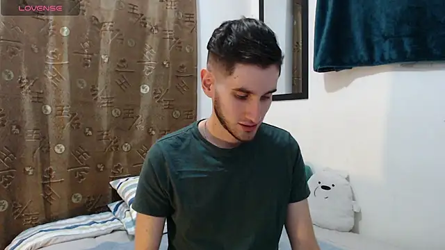 Snapshot of Thhiago_tay chatting on October 4, 10:52 pm Thhiago tay online show from October 4, 10:52 pm