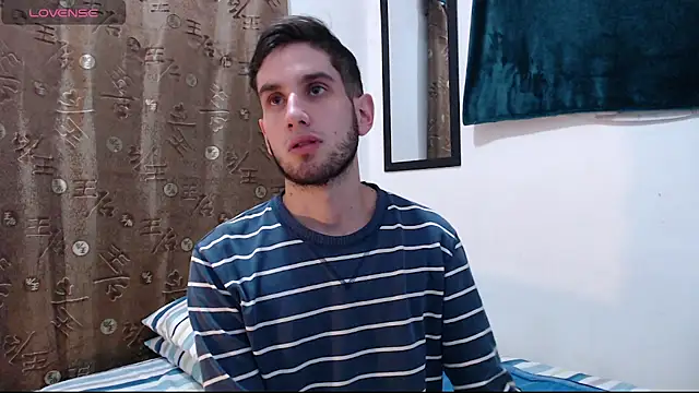 Snapshot of Thhiago_tay chatting on October 14, 8:15 am Thhiago tay online show from October 14, 8:15 am