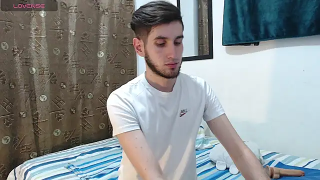 Snapshot of Thhiago_tay chatting on October 19, 8:04 am Thhiago tay online show from October 19, 8:04 am