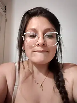 Snapshot of Neve_Collins chatting on December 22, 11:11 am Neve Collins online show from December 22, 11:11 am