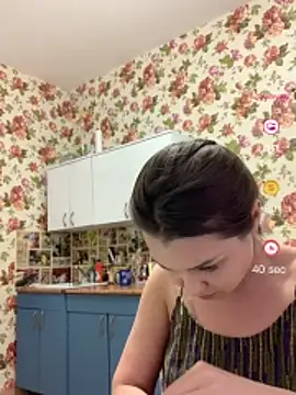 Snapshot of MiraMiss chatting on June 9, 5:02 pm MiraMiss online show from June 9, 5:02 pm