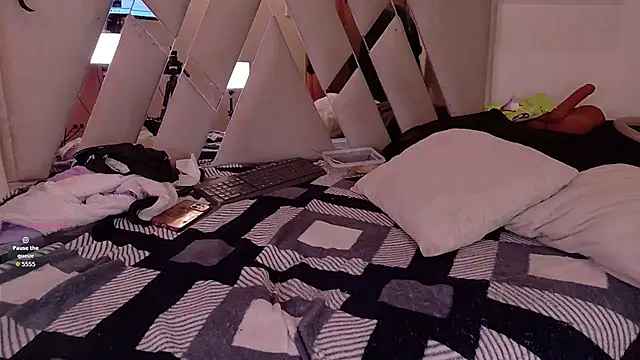 Queenjenn   online show from February 22, 9:46 pm