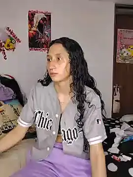 Snapshot of Queenjenn__ chatting on May 29, 7:45 pm Queenjenn online show from May 29, 7:45 pm