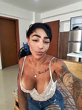 Snapshot of Alison_fitness chatting on February 25, 8:41 pm Alison fitness online show from February 25, 8:41 pm