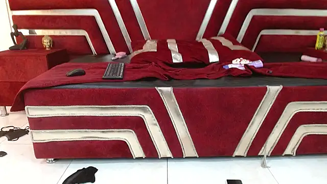 Candy Bony online show from January 7, 10:30 pm