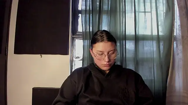 Noellesable online show from November 18, 5:17 pm