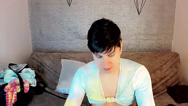 Snapshot of Oxana-Novikov chatting on May 19, 11:22 pm Oxana-Novikov online show from May 19, 11:22 pm