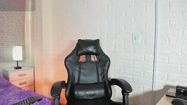 sweet kitty0110 online show from March 13, 8:37 pm