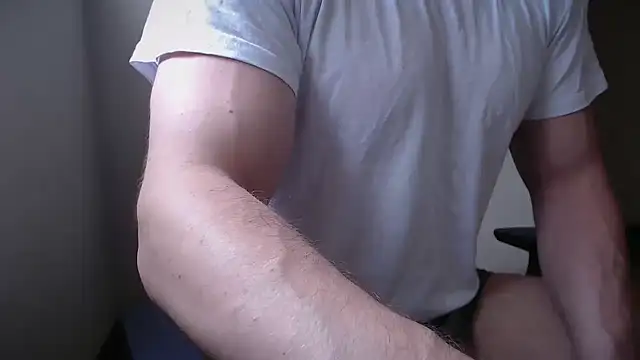 Snapshot of Mrbiceps23 chatting on July 30, 11:42 am Mrbiceps23 online show from July 30, 11:42 am