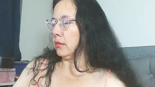 Snapshot of maturepriscila chatting on May 5, 1:19 pm maturepriscila online show from May 5, 1:19 pm