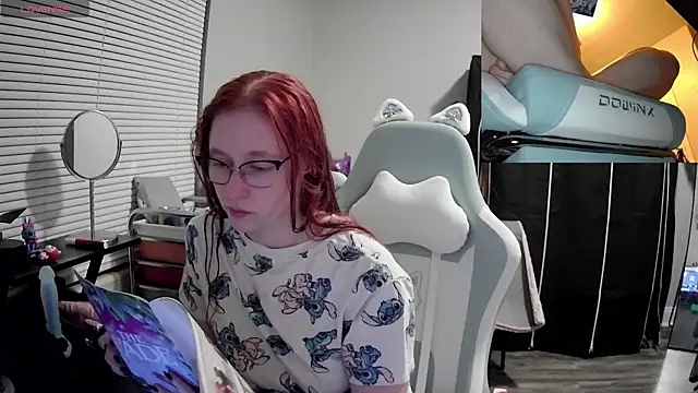 LilyFoxxx online show from February 3, 2:47 am