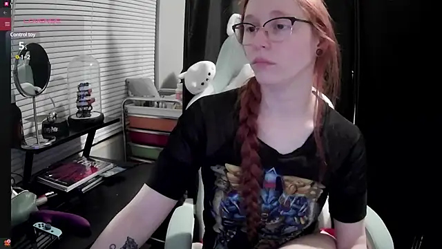 LilyFoxxx online show from February 26, 4:25 am