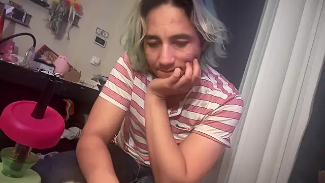 Snapshot of HornyTPup2 chatting on November 15, 4:21 am HornyTPup2 online show from November 15, 4:21 am