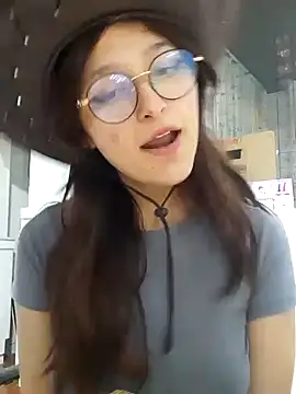 Snapshot of AddisonMars chatting on December 15, 7:46 am AddisonMars online show from December 15, 7:46 am