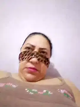 Snapshot of Osha10 chatting on December 26, 12:25 am Osha10 online show from December 26, 12:25 am