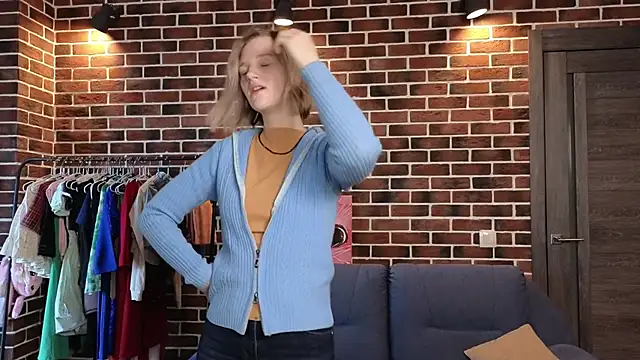 Snapshot of MariamBate chatting on December 4, 9:18 am MariamBate online show from December 4, 9:18 am