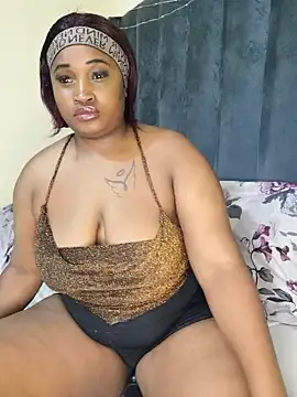 TheeNicole online show from April 18, 2:21 pm