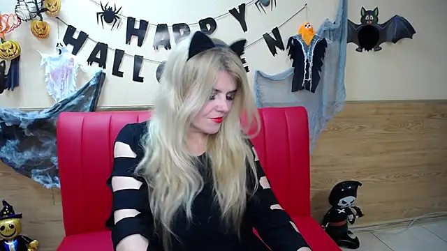 Julya Barbi online show from October 31, 6:20 pm