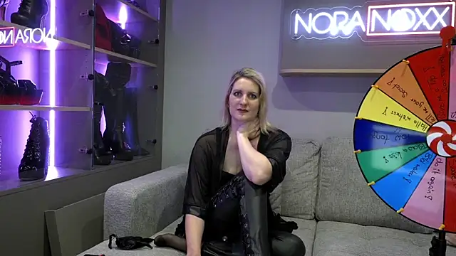 Snapshot of NoraNoxx chatting on June 21, 9:50 pm NoraNoxx online show from June 21, 9:50 pm