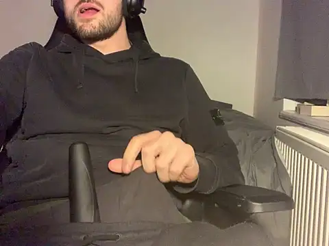 Snapshot of taallguyy_196 chatting on February 27, 6:53 pm taallguyy 196 online show from February 27, 6:53 pm