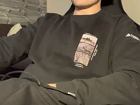 Snapshot of taallguyy_196 chatting on March 12, 6:00 pm taallguyy 196 online show from March 12, 6:00 pm