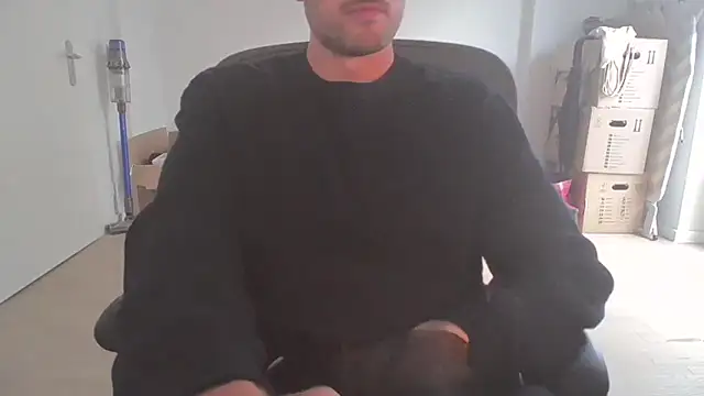 Snapshot of taallguyy_196 chatting on September 13, 5:02 pm taallguyy 196 online show from September 13, 5:02 pm