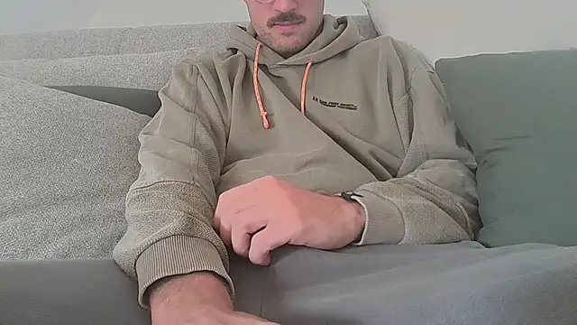 Snapshot of taallguyy_196 chatting on September 28, 8:52 am taallguyy 196 online show from September 28, 8:52 am