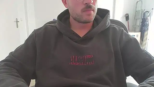 Snapshot of taallguyy_196 chatting on October 5, 8:56 am taallguyy 196 online show from October 5, 8:56 am