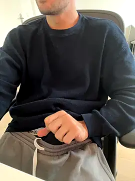 Snapshot of taallguyy_196 chatting on October 16, 9:21 am taallguyy 196 online show from October 16, 9:21 am