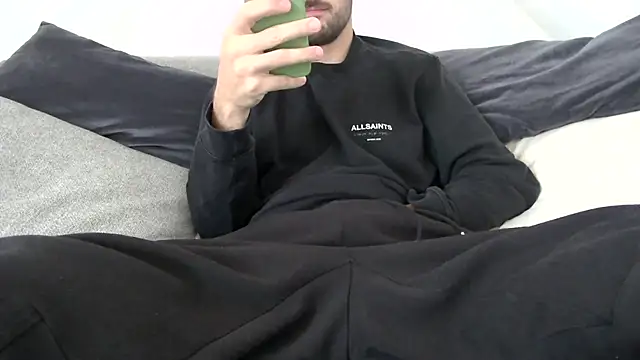 Snapshot of taallguyy_196 chatting on October 26, 10:43 am taallguyy 196 online show from October 26, 10:43 am