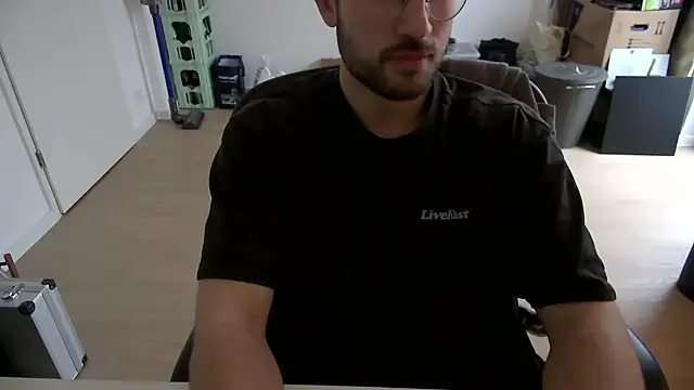 Snapshot of taallguyy_196 chatting on November 19, 12:05 pm taallguyy 196 online show from November 19, 12:05 pm