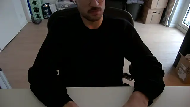 Snapshot of taallguyy_196 chatting on November 26, 2:07 pm taallguyy 196 online show from November 26, 2:07 pm