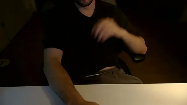 Snapshot of taallguyy_196 chatting on December 5, 7:10 pm taallguyy 196 online show from December 5, 7:10 pm