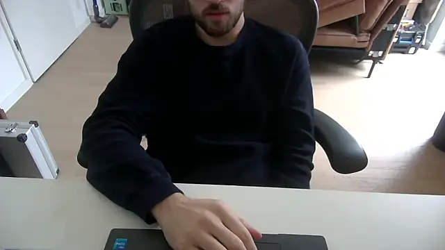 Snapshot of taallguyy_196 chatting on December 17, 11:05 am taallguyy 196 online show from December 17, 11:05 am