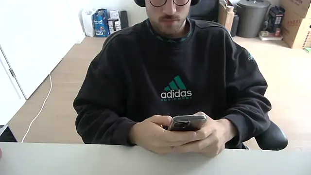 taallguyy 196 online show from March 25, 3:18 pm