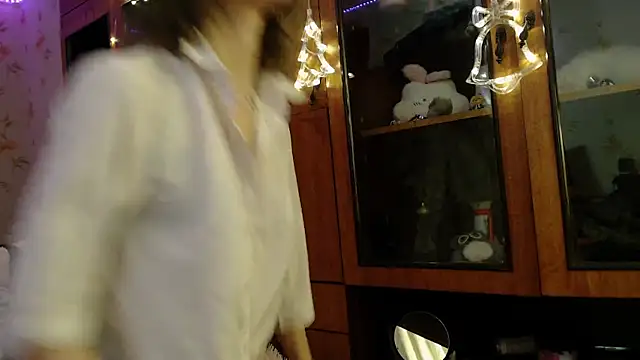 cloudgirrl online show from January 12, 8:57 pm