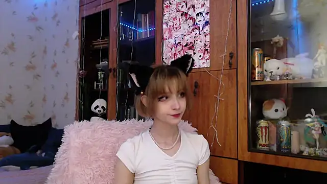 cloudgirrl online show from February 17, 8:26 pm