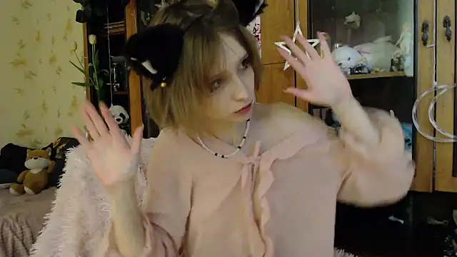 cloudgirrl online show from March 9, 7:05 pm