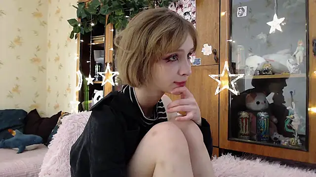 cloudgirrl online show from March 19, 5:28 pm