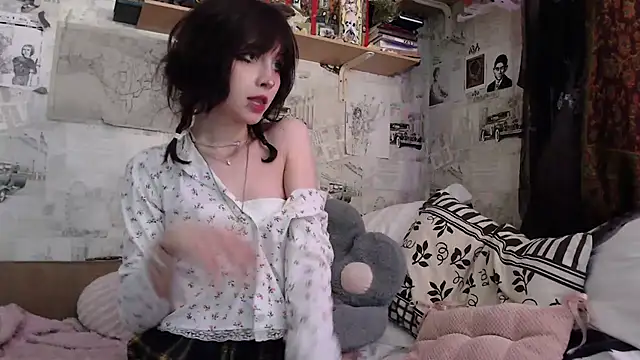 cloudgirrl online show from April 8, 3:56 pm
