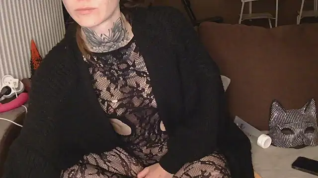 liloucamchaudee online show from April 14, 7:20 pm