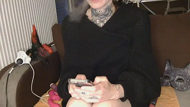 liloucamchaudee online show from April 16, 6:52 pm