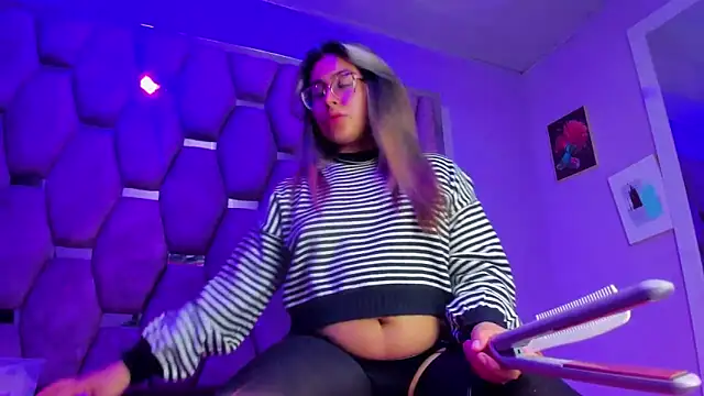 Freya Miller  online show from October 1, 3:12 am