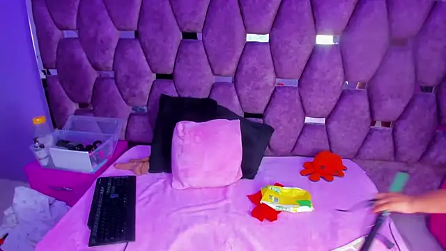 Freya Miller  online show from October 3, 3:47 am