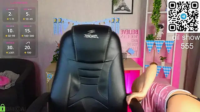 Christy Little online show from September 25, 11:52 pm