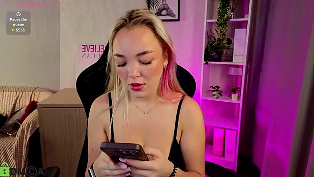 Christy Little online show from December 2, 12:38 am