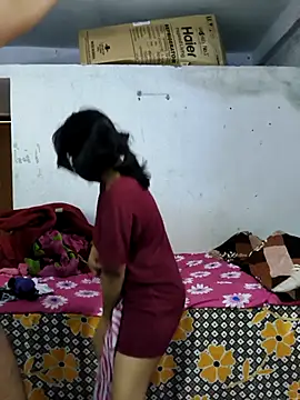 Snapshot of hot_wife_35 chatting on October 9, 2:20 am hot wife 35 online show from October 9, 2:20 am