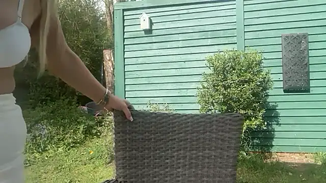 blairbella online show from April 9, 9:47 am