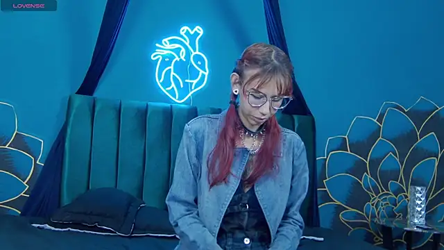 Snapshot of Lunamistyc chatting on November 27, 8:00 pm Lunamistyc online show from November 27, 8:00 pm